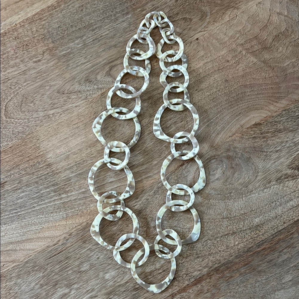 Erin Mcdermott Cream And Tan Resin Link Necklace